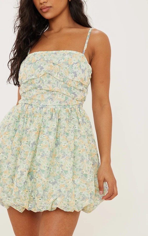 Robe Texturée Fleurie Verte à Bretelles Et Jupe Bouffante 4 Robe Texturée Fleurie Verte à Bretelles Et Jupe Bouffante – Image 4