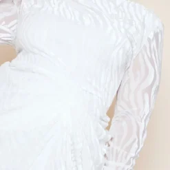 Plus Robe Mi-longue Blanche Imprimé Zèbre Dévoré à Col Haut Et Détail Drapé -Jupe Lumine Soldes Boutique 8a20e87788065c2f2afcf93e8df5fa07223cbe1d cnd8604 4