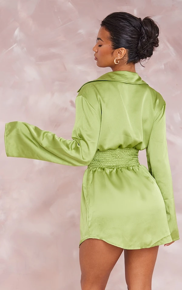 Robe Chemise Satinée Vert Olive à Taille Froncée 2 Robe Chemise Satinée Vert Olive à Taille Froncée – Image 2