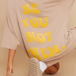 Zero Robe T-shirt Oversize Café Au Lait à Slogan Be You Not Them 8 Zero Robe T-shirt Oversize Café Au Lait à Slogan Be You Not Them -Jupe Lumine Soldes Boutique 8c589f1342ce49dfa2aa0397f14baa42ab5d5f20 cmy0863 5