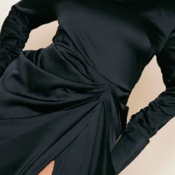 Plus Robe Mi-longue Satinée Drapée Noire à Col Montant 8 Plus Robe Mi-longue Satinée Drapée Noire à Col Montant -Jupe Lumine Soldes Boutique 8e14fe020fa0d923efd2e4dc13ae28b99c661736 cne0808 4