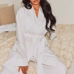 PRETTYLITTLETHING Robe De Chambre En Coton Tissé Blanc à Badge Et Taille Nouée 7 PRETTYLITTLETHING Robe De Chambre En Coton Tissé Blanc à Badge Et Taille Nouée -Jupe Lumine Soldes Boutique 8e28cebf0793e286faa39ce0aa4082468e4a6ad8 cnc3916 3