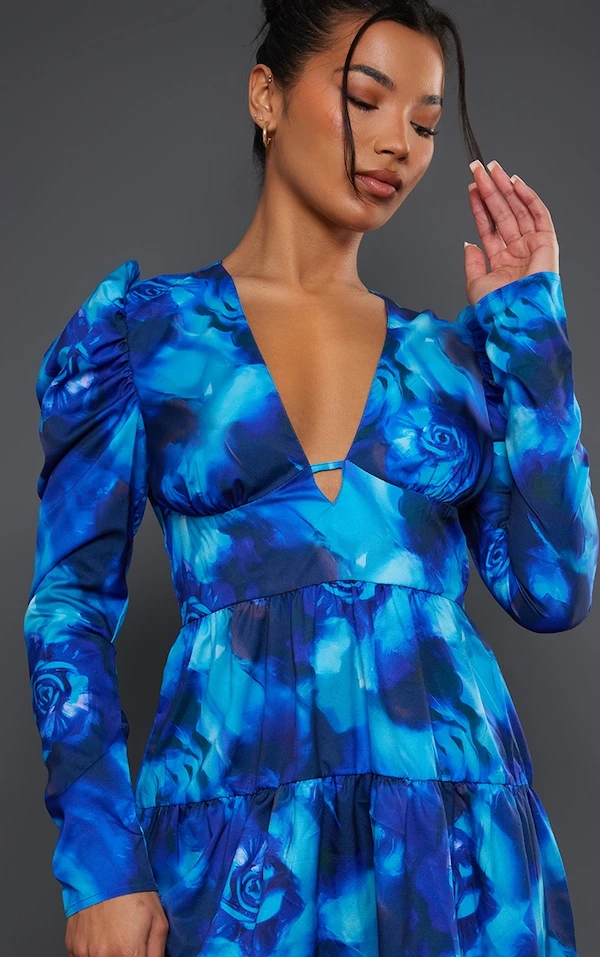 Robe Rétro Bleue Fleurie à Manches Bouffantes Et Ourlet Volanté 4 Robe Rétro Bleue Fleurie à Manches Bouffantes Et Ourlet Volanté – Image 4