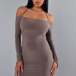 Robe Très Moulante Café Au Lait à Col Carré Et Liens Noués