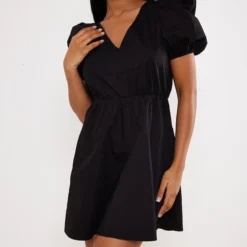 Robe Droite En Popeline Noire à Manches Bouffantes