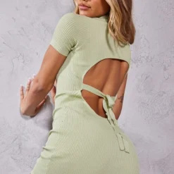 Mini Robe Basique En Maille Tricot Vert Sauge à Dos Ouvert