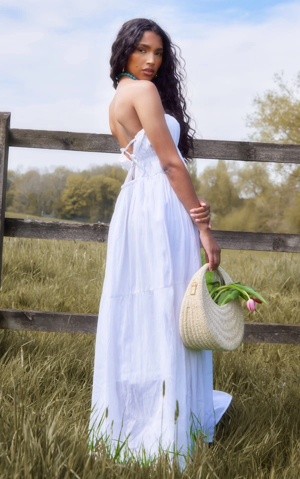 Robe Bustier Longue Blanche Fluide Découpée Dans Le Dos 2 Robe Bustier Longue Blanche Fluide Découpée Dans Le Dos – Image 2