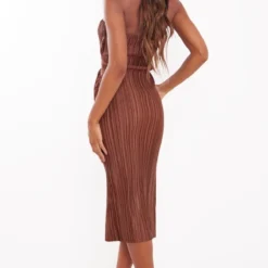 Robe Mi-longue Chocolat Plissée à Lien Noué Sur La Taille Et Barre En V -Jupe Lumine Soldes Boutique 986cea3520ef396c51ccafa3abeabdcf492aa69f cnb3677 2