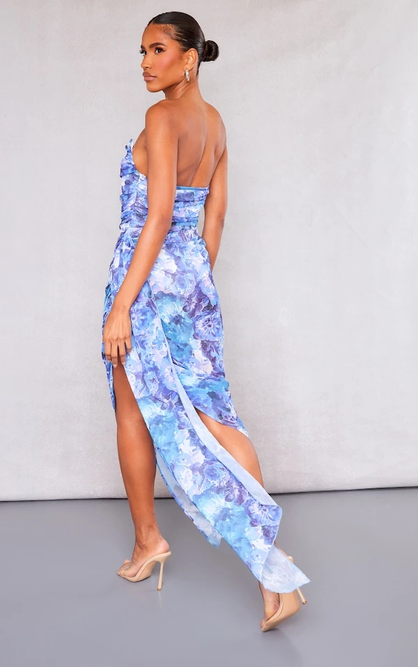 Robe-bustier Longue En Mousseline De Soie Froncée Fleurie Bleue à Jupe Drapée 2 Robe-bustier Longue En Mousseline De Soie Froncée Fleurie Bleue à Jupe Drapée – Image 2