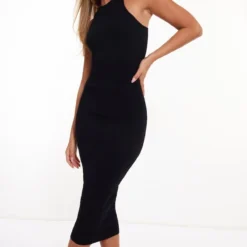 Robe Longue Côtelée Structurée Noire Détail Contours à Dos Nageur