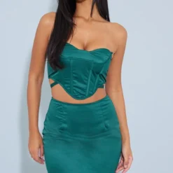 Robe Moulante Bustier Satinée Vert émeraude à Corset Découpé