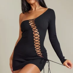 Robe En Maille Tricot Noire à Devant Et Derrière Lacés