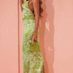 Robe Longue Satinée Verte Imprimé Baroque à Col Bénitier 7 Robe Longue Satinée Verte Imprimé Baroque à Col Bénitier -Jupe Lumine Soldes Boutique 9c87e2c28b04172b8e31bb0d045416de213ef0d2 cmz2161 4