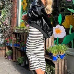 Robe Bustier Longue En Maille Tricot Douce Noir & Blanc à Rayures 7 Robe Bustier Longue En Maille Tricot Douce Noir & Blanc à Rayures -Jupe Lumine Soldes Boutique 9ce8da267564a4be7d098de568b35bb4d733dbf4 cnd6849 3