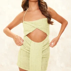 Robe Moulante Texturée Vert Sauge à Devant Drapé Et Découpé