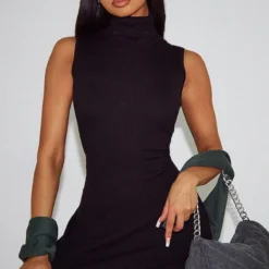 Robe Courte Sans Manches En Maille Noire à Col Roulé