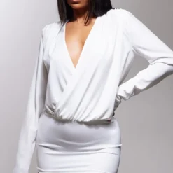 Robe Chemise Oversize Décolletée Satinée Blanche à épaulettes