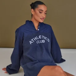 Robe Pull En Polaire Bleu Marine à Slogan Athletics Et Boutons-pression