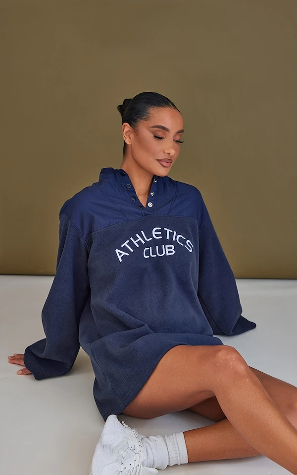 Robe Pull En Polaire Bleu Marine à Slogan Athletics Et Boutons-pression 1 Robe Pull En Polaire Bleu Marine à Slogan Athletics Et Boutons-pression