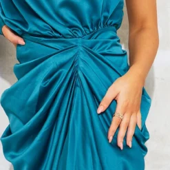 Robe Mi-longue Satinée Drapée Vert émeraude à épaule Unique 9 Robe Mi-longue Satinée Drapée Vert émeraude à épaule Unique -Jupe Lumine Soldes Boutique a20efb5f55d93b1b8dbe8180d7b077113e9e3499 cmu6131 5