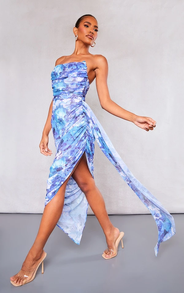 Robe-bustier Longue En Mousseline De Soie Froncée Fleurie Bleue à Jupe Drapée 1 Robe-bustier Longue En Mousseline De Soie Froncée Fleurie Bleue à Jupe Drapée