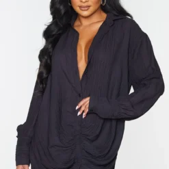 Robe Chemise Noire Froncée Devant Texturée à Manches Longues