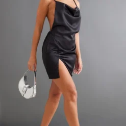 Robe Droite Satinée Noire à Col Béntiier Et Bretelles Croisées -Jupe Lumine Soldes Boutique a706e90d5864bf532a63e3e840e04281f695f3e9 cnc6844 3