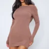 Robe Moulante Manches Longues En Jersey Chocolat à Détail Contours Et Dos Nu Bénitier