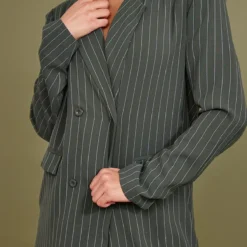 Robe Blazer Oversier Kaki Sauge à Fines Rayures Et Double Boutonnière -Jupe Lumine Soldes Boutique acb7fb4b082fe2af75467d87d9c0f950a0ff76bc cnc2878 4