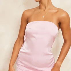 Robe Moulante Bustier Satinée Rose Vif à Bretelle Dans Le Dos -Jupe Lumine Soldes Boutique af2c56e8566925b05a5d543fc3b00f99779536c4 cne7698 4