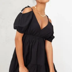 Robe Droite Texturée Noire à Manches Bouffantes Et Col En V