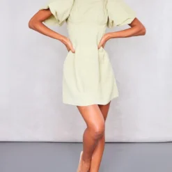 Robe Moulante Pistache à Corset Armatures Et Manches Bouffantes