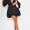 Robe Droite Noire à Manches Et Jupe Bouffantes