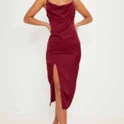 Robe Mi-longue Satinée Bordeaux à Col Bénitier