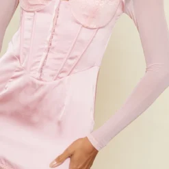 Robe Moulante Satinée Rose à Manches En Mesh Détail Crochets & Oeillets Et Dentelle 8 Robe Moulante Satinée Rose à Manches En Mesh Détail Crochets & Oeillets Et Dentelle -Jupe Lumine Soldes Boutique b37fca3f0ecc388807bdff21e7a14e0b103a25ee cnd0375 4