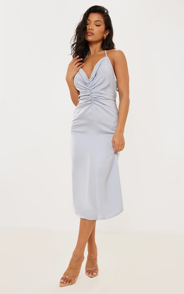 Robe Mi-longue Satinée Bleu-gris Froncée Sur La Taille à Dos Nu Et Décolleté Plongeant 1 Robe Mi-longue Satinée Bleu-gris Froncée Sur La Taille à Dos Nu Et Décolleté Plongeant