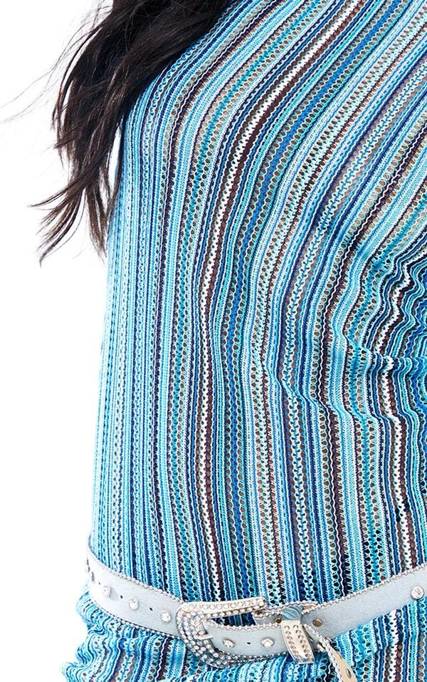 Robe Droite Texturée Bleue à Dos Arrondi Et Manches Flare 4 Robe Droite Texturée Bleue à Dos Arrondi Et Manches Flare – Image 4