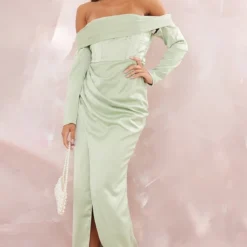 Robe Longue Vert Sauge Fendue Ă Manches Longues Et Col Bardot