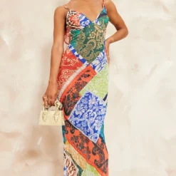 Robe Longue Style Patchwork Multicolore Fleuri à Dos Nu Et Bretelles