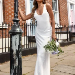 Robe Longue Satinée Blanche à Dos Rond