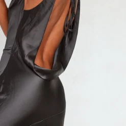 Robe Longue Satinée Noire à Dos Nu Bénitier Et Coutures En Biais -Jupe Lumine Soldes Boutique bc67ae93bae70492326d102affae6b9676351507 cne1428 4