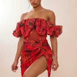 Robe Moulante Bouffante En Mesh Fleuri Rouge à Corset