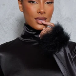 Robe Moulante Satinée Noire à Col Montant Et Bordures En Plumes -Jupe Lumine Soldes Boutique c01a1c6cf37bb1b6e1a2397654bfd4f7e8fc2a1d cnb1935 4