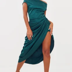 Robe Mi-longue Satinée Vert émeraude à épaules Dénudées Et Jupe Drapée