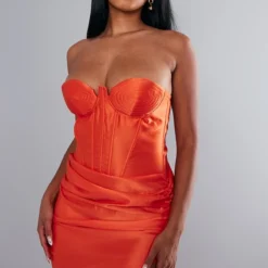 Robe Moulante Froncée Satinée Orange Vif à Armatures Et Détail Bonnets
