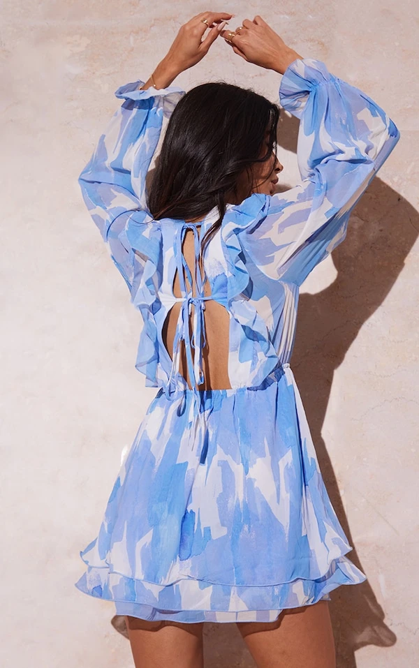 Robe Droite En Mousseline De Soie Bleu Ciel Imprimé Abstrait à Dos Noué 1 Robe Droite En Mousseline De Soie Bleu Ciel Imprimé Abstrait à Dos Noué