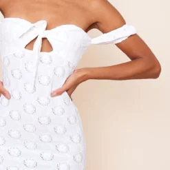 Robe Moulante Brodée Blanche Nouée à Col Bardot -Jupe Lumine Soldes Boutique c60d287bd97ae2e484cb79845c8ed01a261a063d cnd8878 4