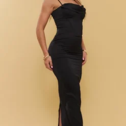 Robe Mi-longue Noire Satinée Drapée à Corset