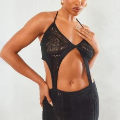 Mini Robe En Maille Tricot Crochetée Noire Très Découpée