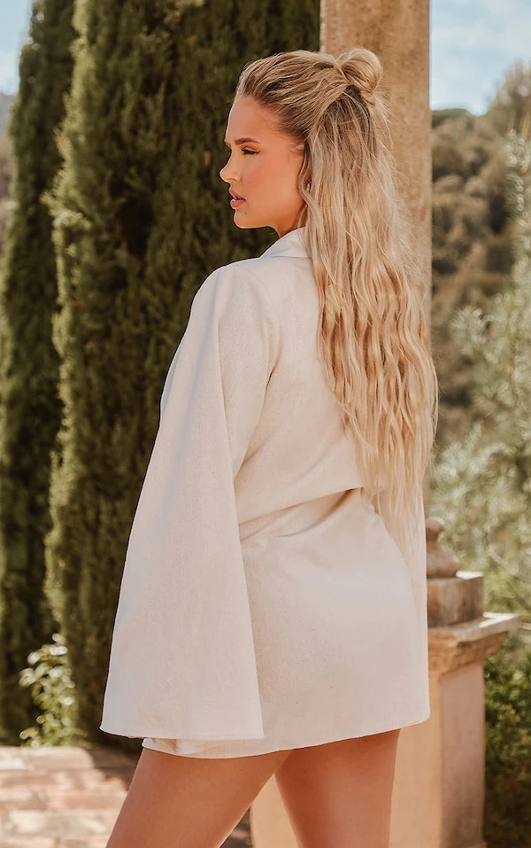 Robe Blazer Droite Blanc Cassé Effet Lin Très Décolletée à Détail Noué 2 Robe Blazer Droite Blanc Cassé Effet Lin Très Décolletée à Détail Noué – Image 2